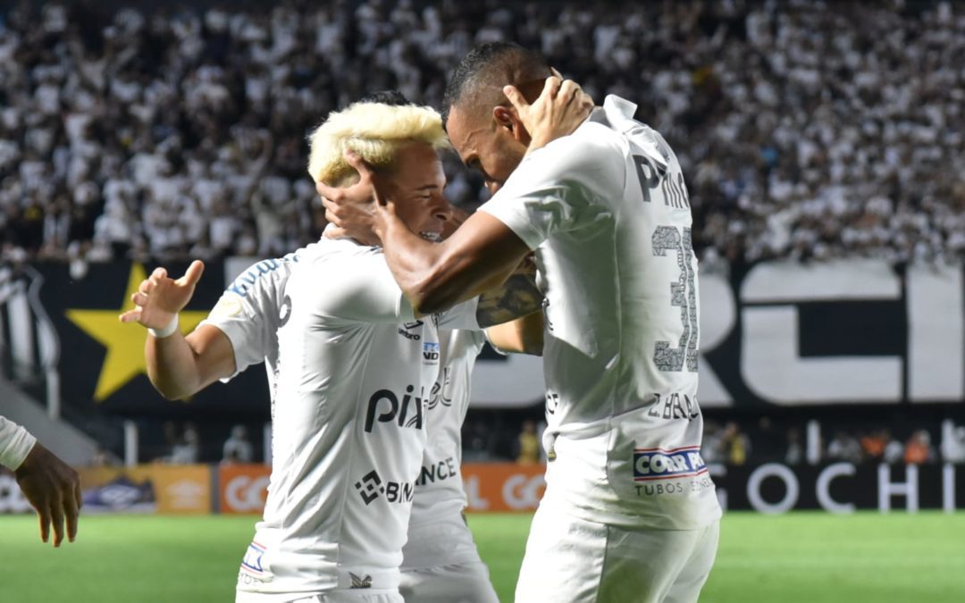 Com grande atuação de Soteldo, Santos vence clássico na Vila Belmiro