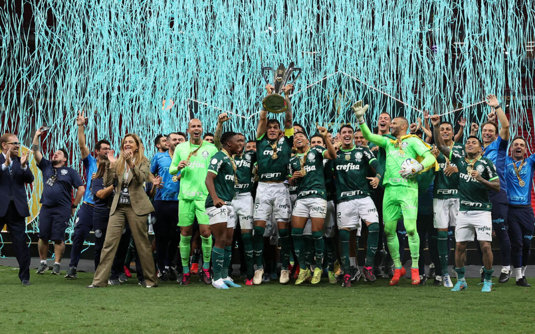 Em jogo eletrizante, Palmeiras vence Flamengo e conquista a Supercopa do Brasil