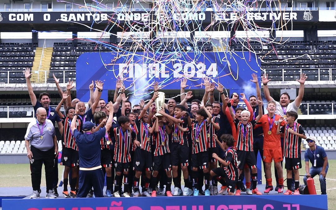 Na Vila Belmiro, São Paulo faz grande jogo e levanta a taça do Paulista Sub-11